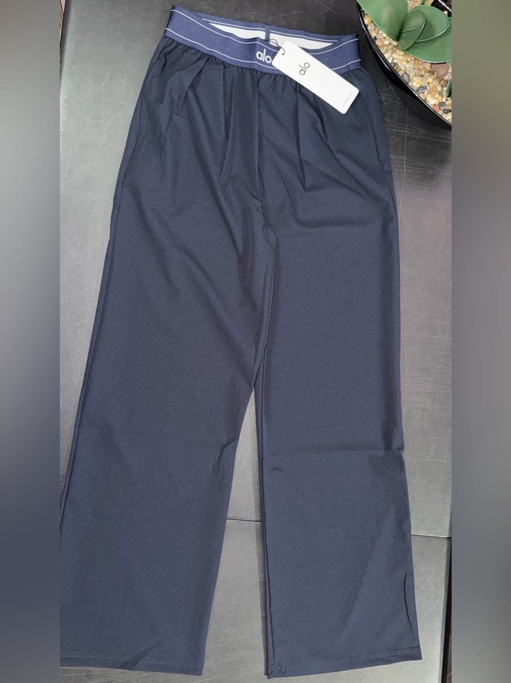 ALO Yoga Women's petite Straight Leg Pants in Navy